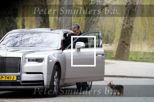 Amsterdam 9 maart 2024
Gerard Spong rijdt met zijn Rolls Royce naar het park om zijn hond uit te laten.