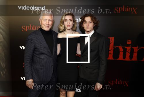 Amsterdam 18 maart 2024
Premiere Spinx in Pathe Tuschinski met in de cast oa Andrea Vass Benja Bruijning Chardonnay Rillen Delilah Warcup v Eyck Eva v Heijningen Marvcel Hensema Rami Kooti Arab Rifka Lodeizen Sallie Harmsen en Sil v d Zwan. Hajo Bruins met dochter en