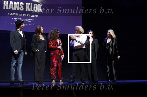 Amsterdam 14 maart 2024
Presentatie nieuwe show Hans Klok in Carre . Katja Schuurman doet presentatie. Hans Klok Stanley Burleson Jenily Wagenmakers  Zarina Potapova Katja Schuurman en Bo Yael Ufkes