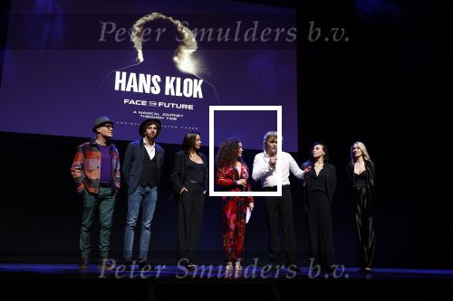 Amsterdam 14 maart 2024
Presentatie nieuwe show Hans Klok in Carre . Katja Schuurman doet presentatie. Hans Klok Stanley Burleson Jenily Wagenmakers  Zarina Potapova Katja Schuurman en Bo Yael Ufkes