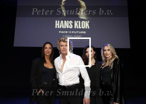 Amsterdam 14 maart 2024
Presentatie nieuwe show Hans Klok in Carre . Katja Schuurman doet presentatie. Hans Klok samen met zijn dames, Jenily Wagenmakers (links), Zarina Potapova en Bo Yael Ufkes