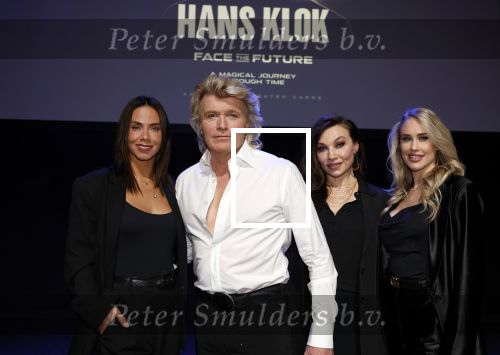 Amsterdam 14 maart 2024
Presentatie nieuwe show Hans Klok in Carre . Katja Schuurman doet presentatie. Hans Klok samen met zijn dames, Jenily Wagenmakers (links), Zarina Potapova en Bo Yael Ufkes