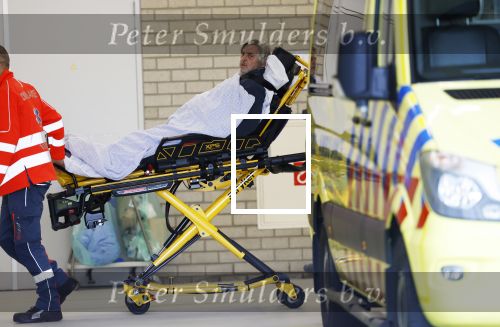 Amsterdam 7 maart 2024
Hans v d Togt wordt met de ambulance opgehaald bij zijn woonark / woonboot en daarna met loeiende sirenes naar het AMC gebracht.