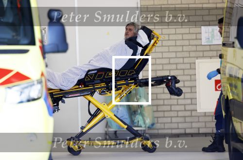 Amsterdam 7 maart 2024
Hans v d Togt wordt met de ambulance opgehaald bij zijn woonark / woonboot en daarna met loeiende sirenes naar het AMC gebracht.