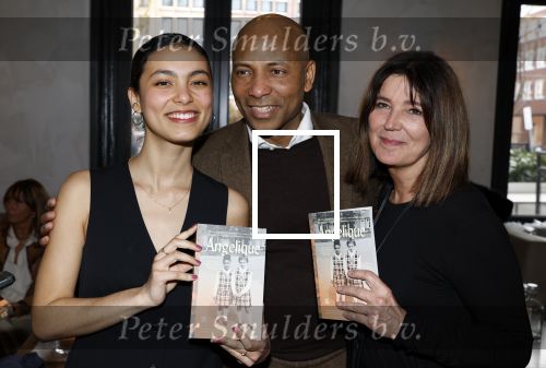 Amsterdam 19 maart 2024
Boekpresentatie Angelique Woudenberg in restaurant Breda. Humberto Tan met zijn ex Ineke en dochter Julia Tan