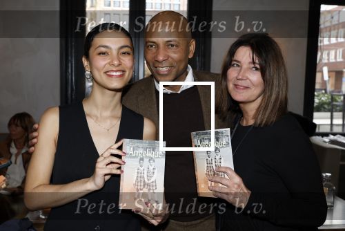 Amsterdam 19 maart 2024
Boekpresentatie Angelique Woudenberg in restaurant Breda. Humberto Tan met zijn ex Ineke en dochter Julia Tan