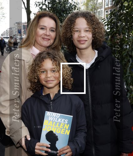 Amsterdam 27 maart 2024
Boekpresentatie Nino Wilkes in boom boom Chicago. Irene Avogadri met zoons