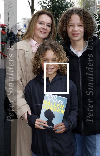 Amsterdam 27 maart 2024
Boekpresentatie Nino Wilkes in boom boom Chicago. Irene Avogadri met zoons