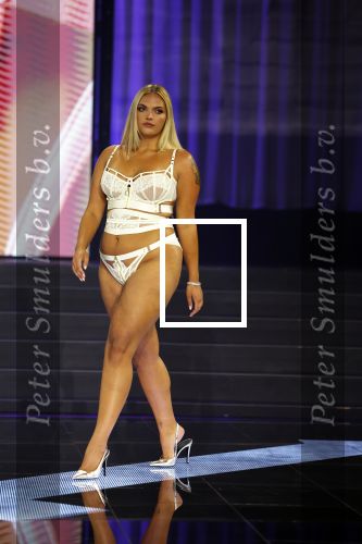 Amsterdam 5 maart 2024
Modeshow Hunkemoller in de westergasfabriek . Oa Loiza lamers loopt mee. Isadee Jansen