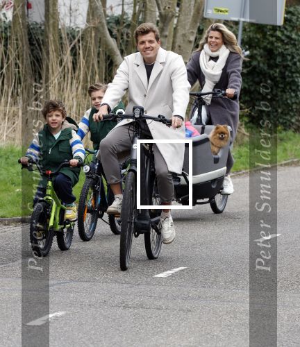 Loosdrecht 17 maart 2024
Jaap Reesema en Kim Kotter met hun kinderen aan het fietsen .