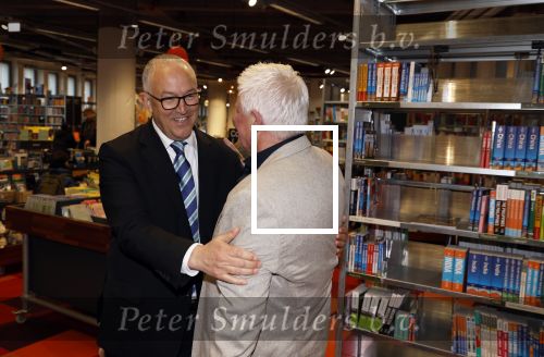 Rotterdam 1 maart 2024
Boekpresntatie Jaap v Deurzen bij boekenwinkel Donner in Rotterdam. Jaap v Deurzen met burgemeester Aboutaleb van Rotterdam