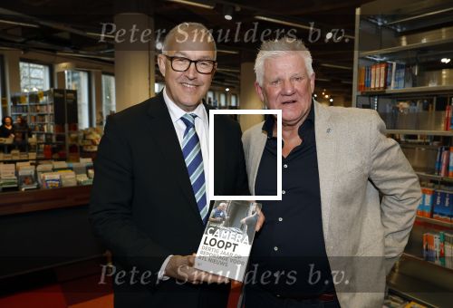 Rotterdam 1 maart 2024
Boekpresntatie Jaap v Deurzen bij boekenwinkel Donner in Rotterdam. Jaap v Deurzen met burgemeester Aboutaleb van Rotterdam