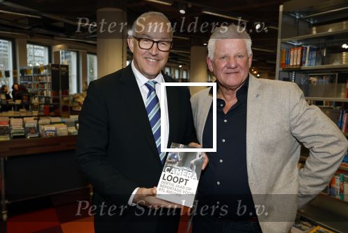 Rotterdam 1 maart 2024
Boekpresntatie Jaap v Deurzen bij boekenwinkel Donner in Rotterdam. Jaap v Deurzen met burgemeester Aboutaleb van Rotterdam