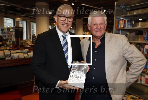 Rotterdam 1 maart 2024
Boekpresntatie Jaap v Deurzen bij boekenwinkel Donner in Rotterdam. Jaap v Deurzen met burgemeester Aboutaleb van Rotterdam
