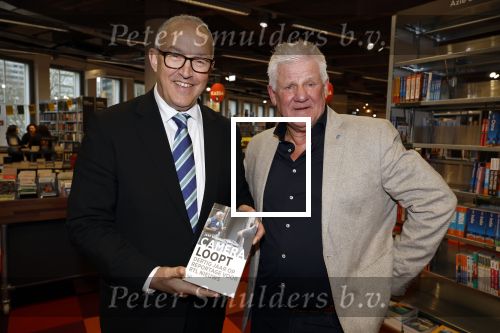 Rotterdam 1 maart 2024
Boekpresntatie Jaap v Deurzen bij boekenwinkel Donner in Rotterdam. Jaap v Deurzen met burgemeester Aboutaleb van Rotterdam