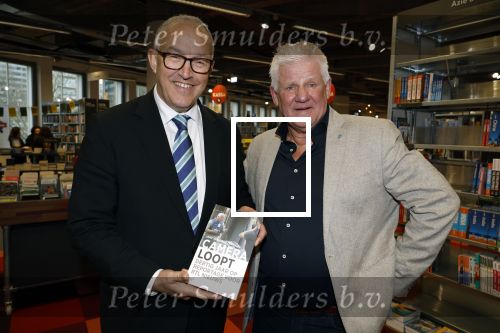 Rotterdam 1 maart 2024
Boekpresntatie Jaap v Deurzen bij boekenwinkel Donner in Rotterdam. Jaap v Deurzen met burgemeester Aboutaleb van Rotterdam