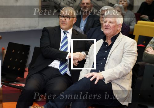 Rotterdam 1 maart 2024
Boekpresntatie Jaap v Deurzen bij boekenwinkel Donner in Rotterdam. Jaap v Deurzen met burgemeester Aboutaleb van Rotterdam