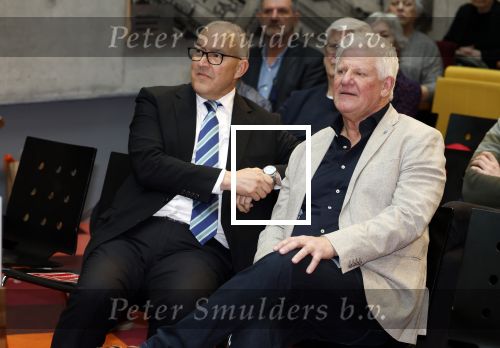 Rotterdam 1 maart 2024
Boekpresntatie Jaap v Deurzen bij boekenwinkel Donner in Rotterdam. Jaap v Deurzen met burgemeester Aboutaleb van Rotterdam
