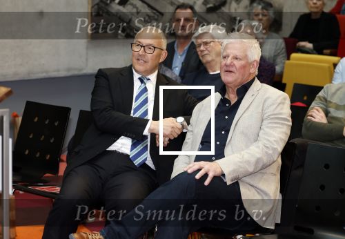 Rotterdam 1 maart 2024
Boekpresntatie Jaap v Deurzen bij boekenwinkel Donner in Rotterdam. Jaap v Deurzen met burgemeester Aboutaleb van Rotterdam