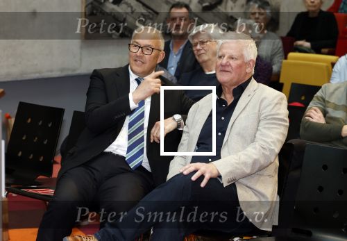 Rotterdam 1 maart 2024
Boekpresntatie Jaap v Deurzen bij boekenwinkel Donner in Rotterdam. Jaap v Deurzen met burgemeester Aboutaleb van Rotterdam