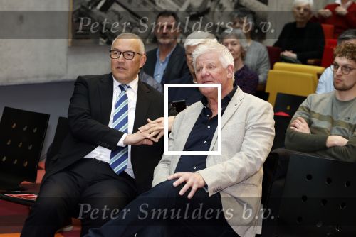 Rotterdam 1 maart 2024
Boekpresntatie Jaap v Deurzen bij boekenwinkel Donner in Rotterdam. Jaap v Deurzen met burgemeester Aboutaleb van Rotterdam