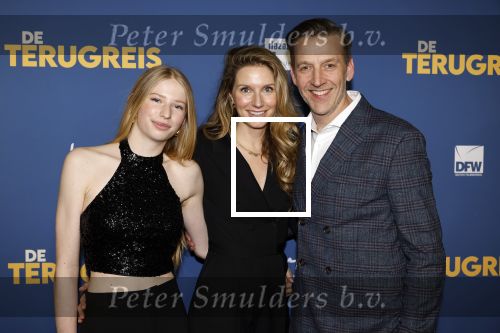 Rotterdam 13 maart 2024
Premiere de terugreis met oa Martin v Waardenberg en Leny Breederveld. Jelle de Jong en partner Suzanne Verzuu

 en dochter