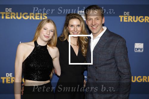 Rotterdam 13 maart 2024
Premiere de terugreis met oa Martin v Waardenberg en Leny Breederveld. Jelle de Jong en partner Suzanne Verzuu

 en dochter