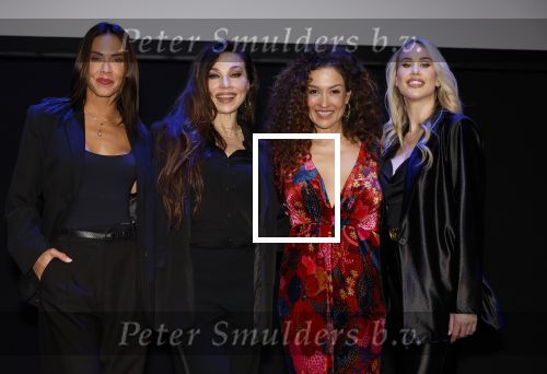 Amsterdam 14 maart 2024
Presentatie nieuwe show Hans Klok in Carre . Katja Schuurman doet presentatie. V.l.n.r. Jenily Wagenmakers  Zarina Potapova Katja Schuurman en Bo Yael Ufkes