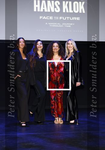 Amsterdam 14 maart 2024
Presentatie nieuwe show Hans Klok in Carre . Katja Schuurman doet presentatie. V.l.n.r. Jenily Wagenmakers  Zarina Potapova Katja Schuurman en Bo Yael Ufkes