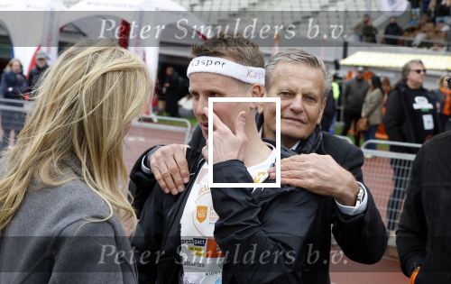 Amsterdam 16 maart 2024
Radio 538 run tbv het Prinses Maxima Centrum in het Olympisch stadion. Oa aanwezig 
Jeroen v Veen met vader Bas Smit