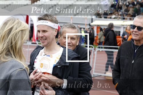 Amsterdam 16 maart 2024
Radio 538 run tbv het Prinses Maxima Centrum in het Olympisch stadion. Oa aanwezig 
Jeroen v Veen met vader Bas Smit