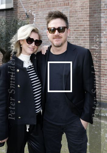 Amsterdam 19 maart 2024
Boekpresentatie Angelique Woudenberg in restaurant Breda. Johnny de Mol kwam met zijn vrouw Anouk Mol