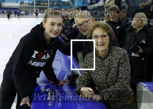 Heerenveen 24 maaart 2024
De hollandse 100 wordt dit jaar gereden in Thyalf . Aanwezig oa Prins Bernhard Prinses Annette Samuel v Vollenhoven Benjamin v Vollenhoven Prinses Margriet Mr Pieter v Vollenhoven Prins Maurits Lucas v Vollenhoven en  Prins Pieter Christiaan . Verder aanwezig Simon Keizer Bas Muijs (en vrouw) Marianne Timmer Benjamin Aslan Joy Beune Eduard Schaepman met zijn zoon en Rob Kamphues met vriendin.