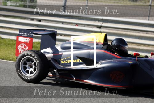 Zandvoort 8 maart 2024
Opnames beat the Pro met oa Glenn Helder Thomas Berge Andre Dongelmans Billy Dans Lavezzi Rutjes Nathan Rutjes en Dj Lafuente ( Job Smeltzer) . Bjorn Remmerswaal is de presentator . De opnames vinden plaats op het circuit Zandvoort.