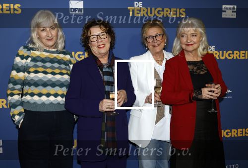 Rotterdam 13 maart 2024
Premiere de terugreis met oa Martin v Waardenberg en Leny Breederveld. Lenie Breederveld met Beppie Melissen  Joike Tjalsma en Raymonde de Kuyper