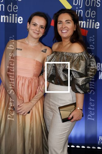 Amsterdam 15 maart 2024
Boekenbal in de stadschouwburg. Leslie Keijzer  met een vriendin