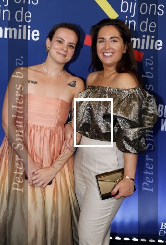 Amsterdam 15 maart 2024
Boekenbal in de stadschouwburg. Leslie Keijzer  met een vriendin