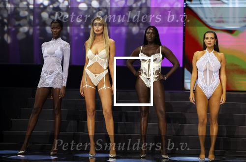 Amsterdam 5 maart 2024
Modeshow Hunkemoller in de westergasfabriek . Oa Loiza lamers loopt mee.