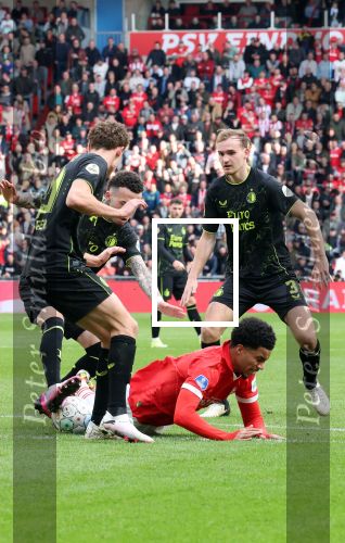 Eindhoven, 3 maart 2024 PSV-Feyenoord, eindstand 2-2 
Kompetitie Seizoen 2023-2024
Malik Tillman wordt bewerkt door Thomas Beelen Mats Wieffer Quilindschy Hartman