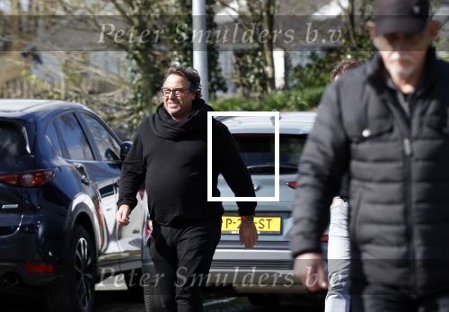 Hoogwoud 29 maart 2024
Marco Borsato en een vriend bij tuincentrum de Boet . Marco ging daar naartoe in zijn porsche Taycan.