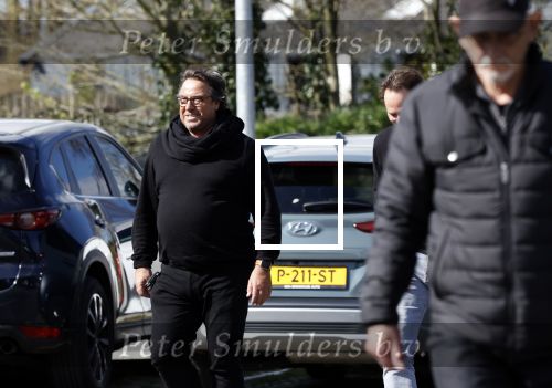 Hoogwoud 29 maart 2024
Marco Borsato en een vriend bij tuincentrum de Boet . Marco ging daar naartoe in zijn porsche Taycan.