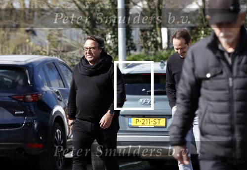 Hoogwoud 29 maart 2024
Marco Borsato en een vriend bij tuincentrum de Boet . Marco ging daar naartoe in zijn porsche Taycan.
