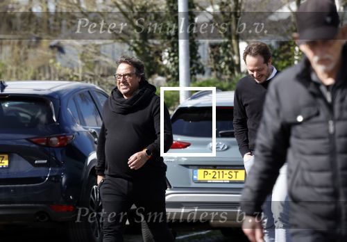 Hoogwoud 29 maart 2024
Marco Borsato en een vriend bij tuincentrum de Boet . Marco ging daar naartoe in zijn porsche Taycan.
