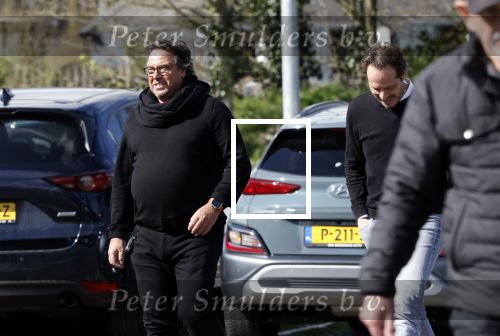 Hoogwoud 29 maart 2024
Marco Borsato en een vriend bij tuincentrum de Boet . Marco ging daar naartoe in zijn porsche Taycan.