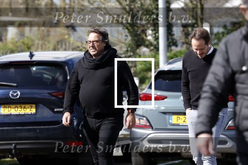 Hoogwoud 29 maart 2024
Marco Borsato en een vriend bij tuincentrum de Boet . Marco ging daar naartoe in zijn porsche Taycan.