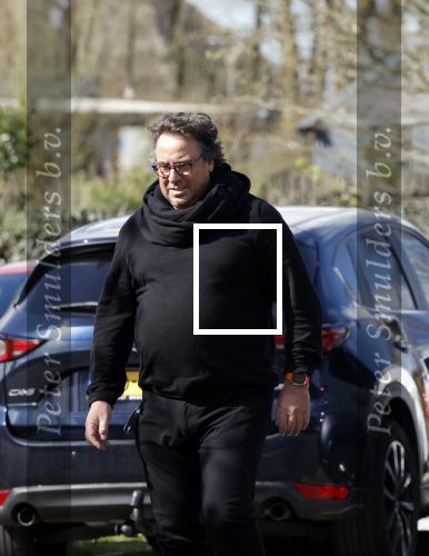 Hoogwoud 29 maart 2024
Marco Borsato en een vriend bij tuincentrum de Boet . Marco ging daar naartoe in zijn porsche Taycan.