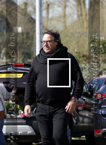 Hoogwoud 29 maart 2024
Marco Borsato en een vriend bij tuincentrum de Boet . Marco ging daar naartoe in zijn porsche Taycan.