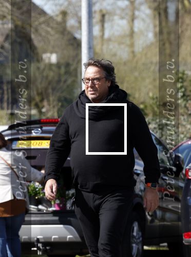 Hoogwoud 29 maart 2024
Marco Borsato en een vriend bij tuincentrum de Boet . Marco ging daar naartoe in zijn porsche Taycan.