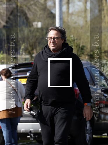 Hoogwoud 29 maart 2024
Marco Borsato en een vriend bij tuincentrum de Boet . Marco ging daar naartoe in zijn porsche Taycan.