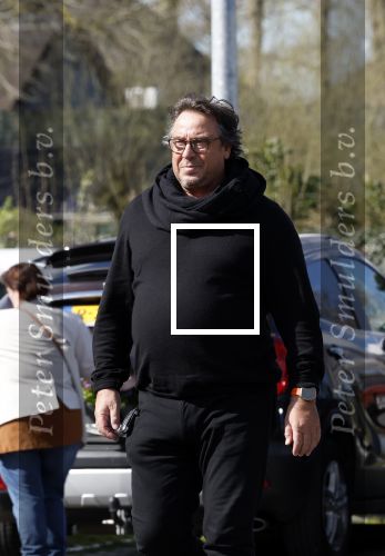 Hoogwoud 29 maart 2024
Marco Borsato en een vriend bij tuincentrum de Boet . Marco ging daar naartoe in zijn porsche Taycan.
